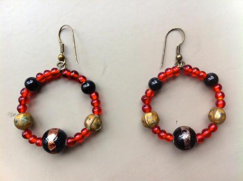 Rode ronde kralen oorhangers - nieuw, Sieraden, Tassen en Uiterlijk, Oorbellen, Nieuw, Hangers, Overige materialen, Rood, Ophalen of Verzenden