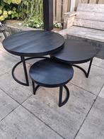 3 zwarte metalen salontafels van mangohout merk Goossens.Ø74, Huis en Inrichting, Ophalen, 50 tot 100 cm, Rond, 50 tot 100 cm