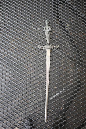 tinnen brievenopener tin gietijzer brieven openen soldaatje beschikbaar voor biedingen