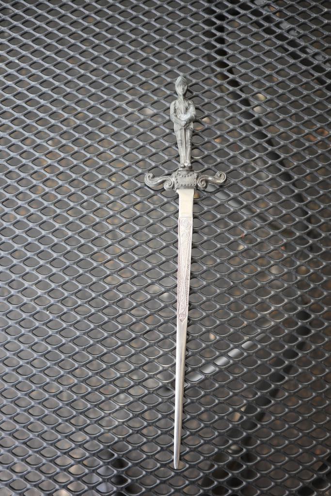 tinnen brievenopener tin gietijzer brieven openen soldaatje, Antiek en Kunst, Antiek | Tin, Ophalen of Verzenden