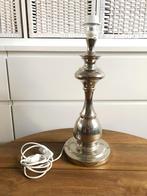 Mooie zilverkleurige tafellamp, Huis en Inrichting, Lampen | Tafellampen, Ophalen of Verzenden, Zo goed als nieuw, Metaal, 50 tot 75 cm