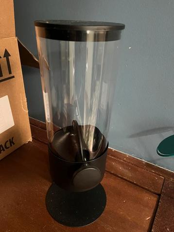 Dispenser met roer/maalfunctie beschikbaar voor biedingen
