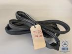 Deurrubber linksachter voor Mercedes-Benz W124 sedan, Ophalen of Verzenden, Gebruikt, Mercedes-Benz