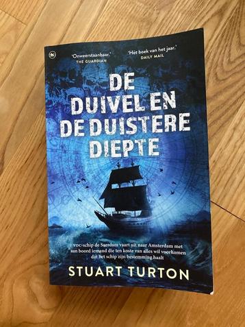 Boek De duivel en de duistere diepte - Stuart Turton beschikbaar voor biedingen