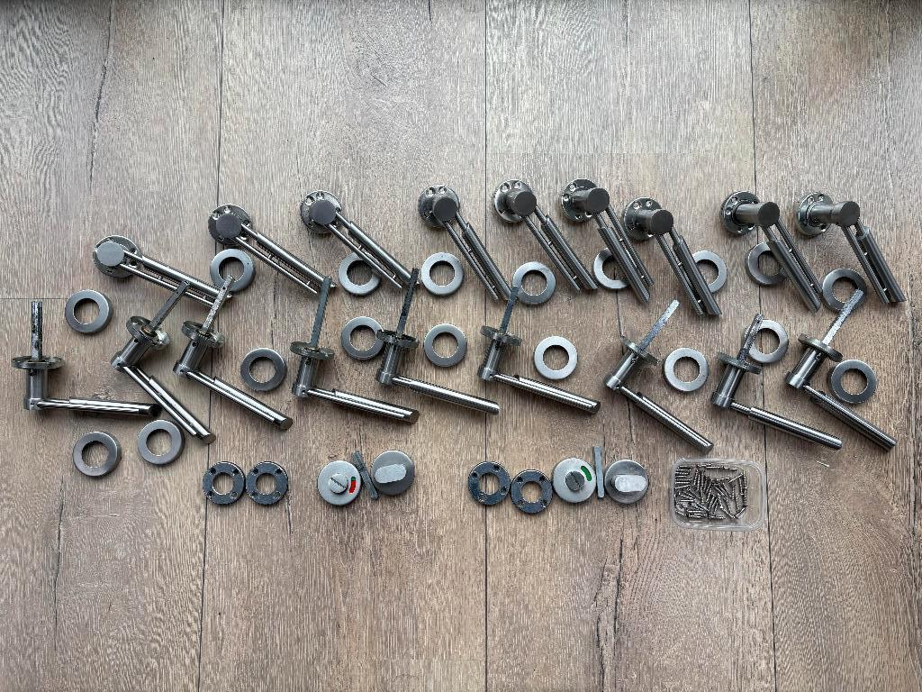 9 binnendeurkrukken en 2 badkamersluitingen op rozet, Gebruikt, Binnendeur, Ophalen of Verzenden, Metaal