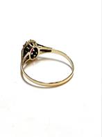9k gouden ring met een granaatsteen, 18 tot 19, Gebruikt, -, -