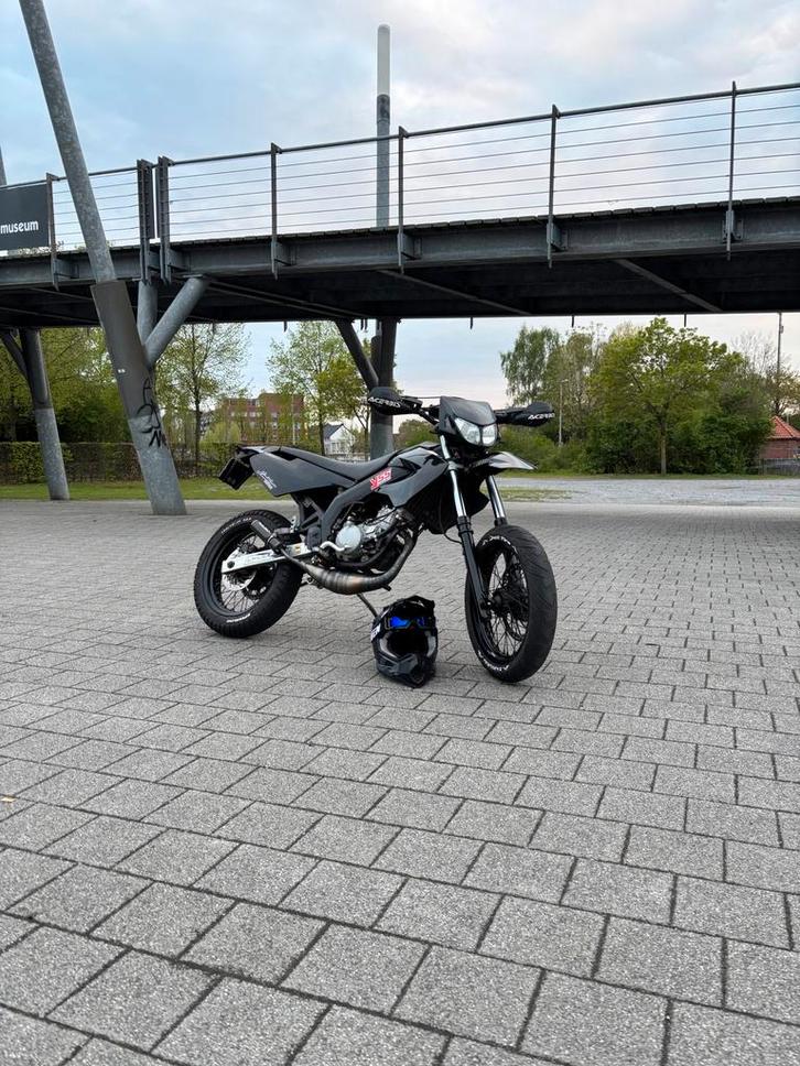 Derbi Senda DRD BLACK EDITION, Fietsen en Brommers, Brommers | Derbi, Gebruikt, Maximaal 45 km/u, Ophalen
