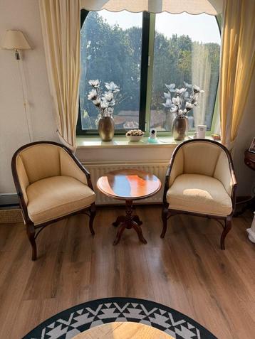 Tafel & stoelen / tafel / stoelen beschikbaar voor biedingen