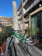Woom 4 kinderfiets GROEN (ALS NIEUW!), Fietsen en Brommers, Fietsen | Kinderfietsjes, Ophalen, Zo goed als nieuw, 20 inch of meer