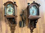 2 Friese Staartklokken - voor de liefhebber, Antiek en Kunst, Ophalen