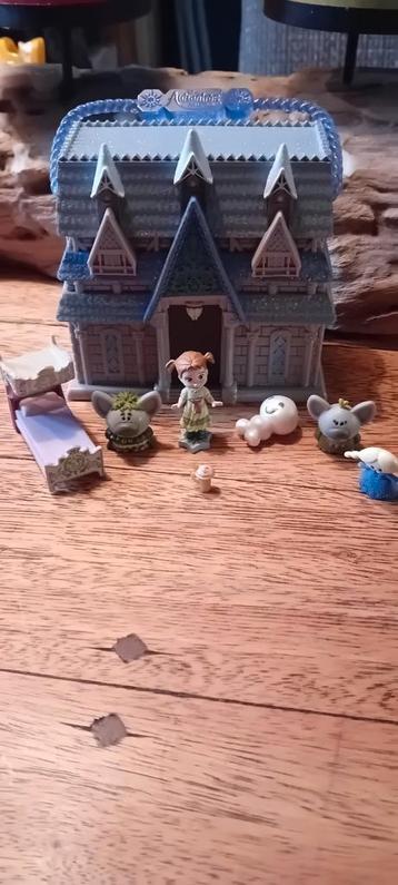 Frozen Speelset met Figuren en Huisje  beschikbaar voor biedingen