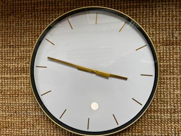 Nieuwe klok ongebruikt beschikbaar voor biedingen