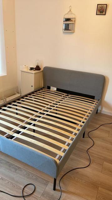 Bed IKEA gestoffeerd (140x200)