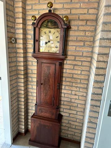 Engelse Staande Klok, 19e eeuw beschikbaar voor biedingen