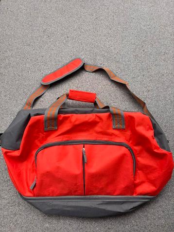 Nieuwe weekend/ sport tas beschikbaar voor biedingen