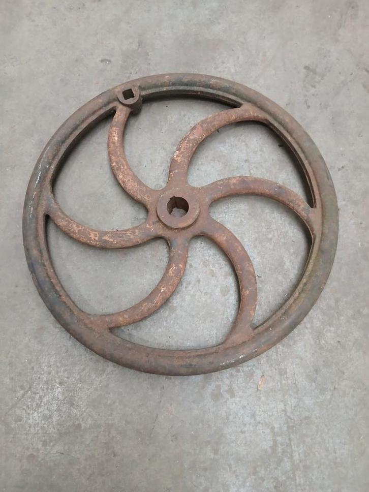 Antiek Gietijzeren Wiel binnenvaartschip schuit boot kraan, Antiek en Kunst, Antiek | Gereedschap en Instrumenten, Ophalen