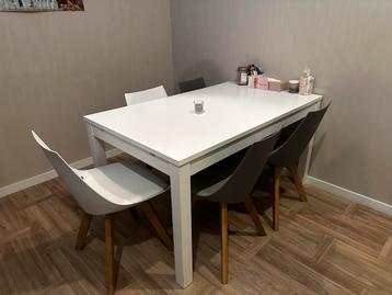 Witte Eettafel - Strak Design beschikbaar voor biedingen