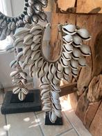 Schelpenketting/ornament op standaard, witte tijgerschelp, Huis en Inrichting, Woonaccessoires | Overige, Ophalen