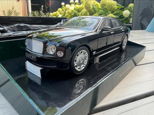Bentley Mulsanne 2010 black dealer bespoke | Minichamps 1:18, Hobby en Vrije tijd, Modelauto's | 1:18, Zo goed als nieuw, Auto