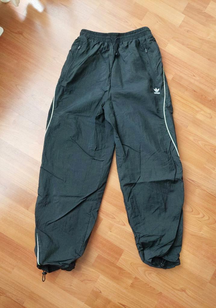 Adidas zwarte baggy broek XS 34 S, Kleding | Dames, Broeken en Pantalons, Zo goed als nieuw, Maat 34 (XS) of kleiner, Zwart, Lang