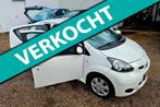 Toyota Aygo 1.0-12V Aspiration Red Navigator AIRCO BJ 2011, Te koop, Geïmporteerd, Benzine, 4 stoelen