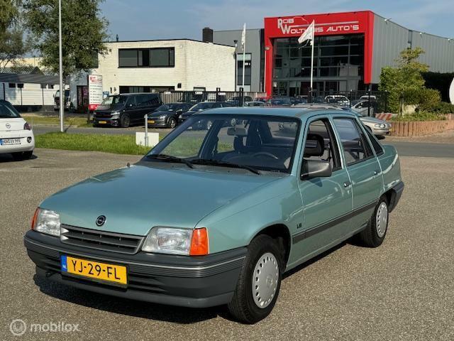 Opel Kadett 1.4i GL, Auto's, Opel, Bedrijf, Te koop, Kadett, Metallic lak, Trekhaak, Benzine, Sedan, Handgeschakeld, Origineel Nederlands