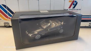 Minichamps Mercedes-Benz SL-Class R230 Black Metallic Dealer beschikbaar voor biedingen