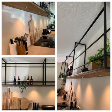 Keukenrek met staal en eiken hout en led spots.  beschikbaar voor biedingen
