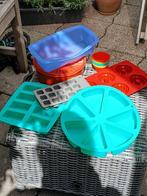 bakvormen diversen + tupperware bewaardoos, Ophalen, Zo goed als nieuw