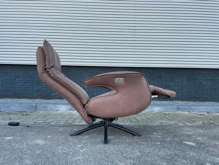 Nette elektrische bruine stoffen relaxfauteuil / relaxstoel, Huis en Inrichting, Fauteuils, Gebruikt, 50 tot 75 cm, Minder dan 75 cm
