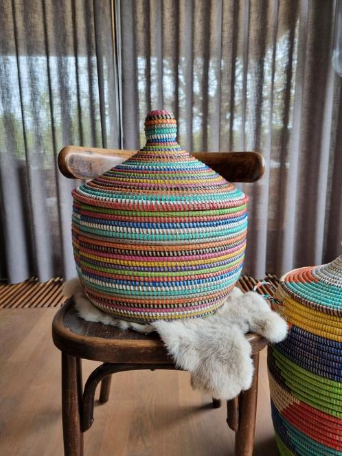 Afrikaanse opbergmand tajine multicolor fairtrade, Huis en Inrichting, Woonaccessoires | Schalen en Manden, Nieuw, Overige materialen