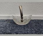 Antieke glazen schaaltje met zilveren handgreep

Lengte 14cm, Ophalen of Verzenden
