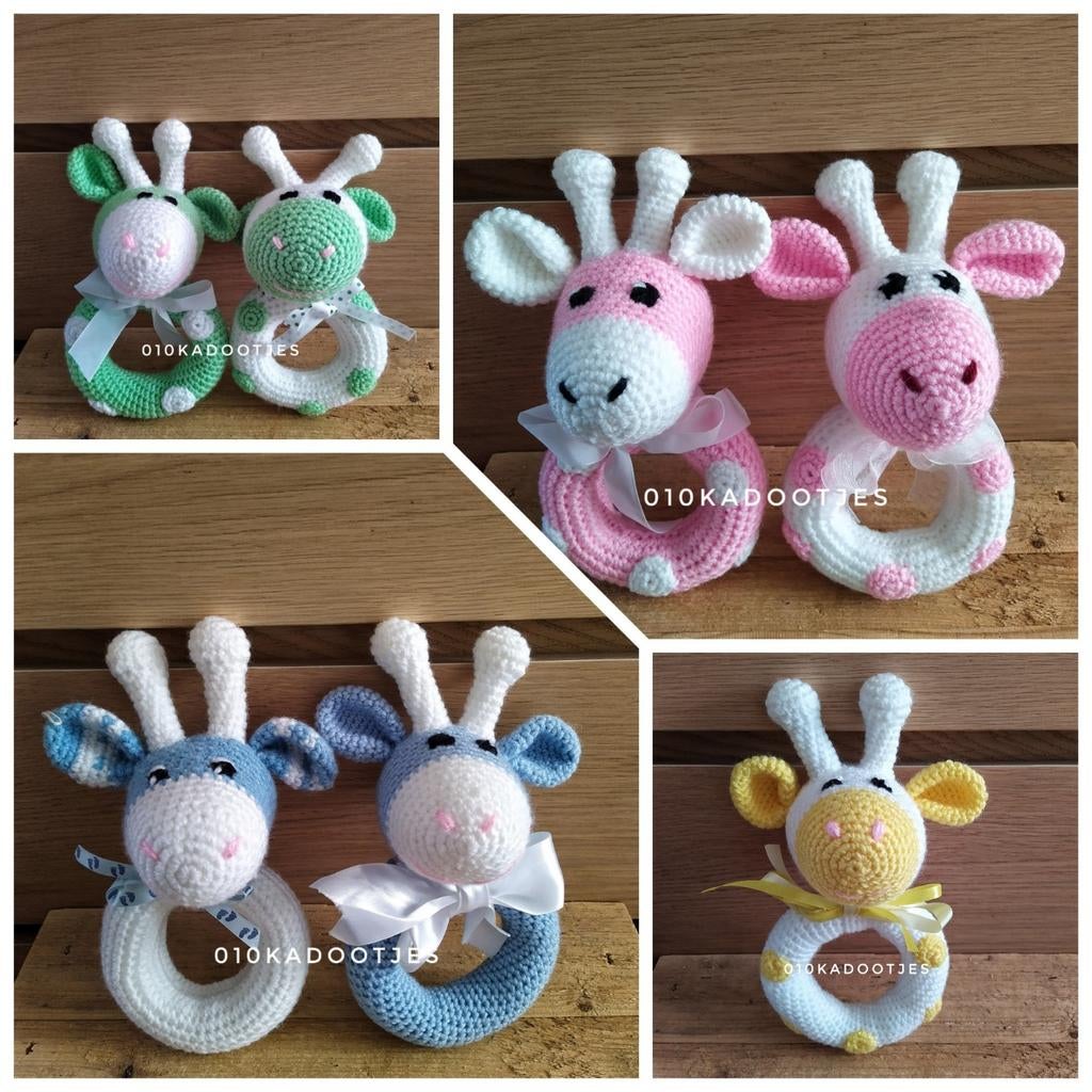 Nieuwe zelfgehaakte knuffel. Lieve rammelaars. Giraffe., Ophalen of Verzenden, Zo goed als nieuw