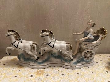 Porseleinen Figuur Crown Regent Curtea De Arges beschikbaar voor biedingen