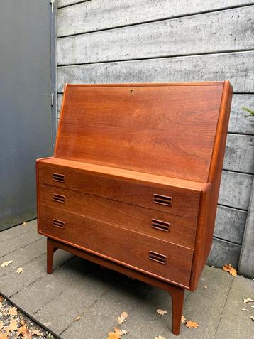 Vintage (bureau)kast / dressoir teakfineer beschikbaar voor biedingen