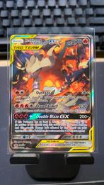 Reshiram & Charizard GX - SM201 Promo, Hobby en Vrije tijd, Verzamelkaartspellen | Pokémon, Ophalen of Verzenden, Zo goed als nieuw