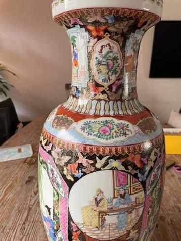 Porseleine Chinese Vaas beschikbaar voor biedingen