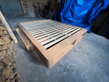 Tweepersoons designbed met lades