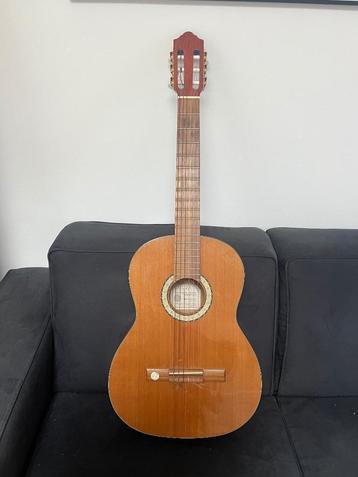 Guitar  beschikbaar voor biedingen