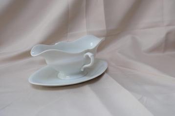 Mooie witte elegante juskom beschikbaar voor biedingen