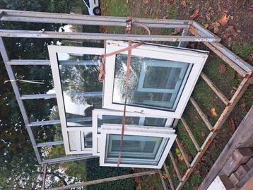 Kunststof raamkozijnen. Met dubbele beglazing  beschikbaar voor biedingen
