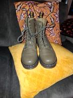 Dr Martens Air Wair Olijfgroen, Kleding | Dames, Schoenen, Ophalen of Verzenden, Zo goed als nieuw, Groen