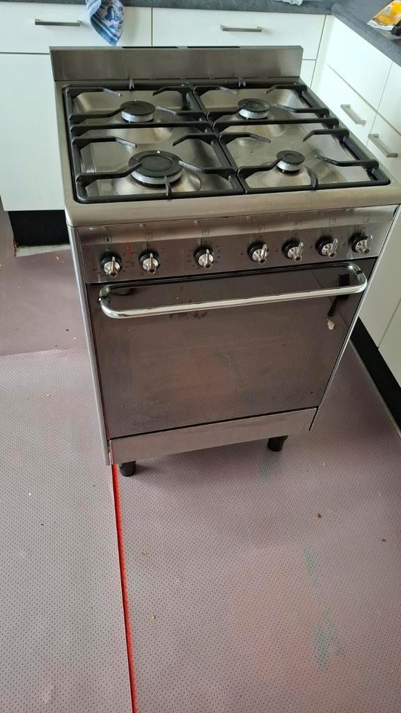 Smeg Fornuis met Oven - Gas, Witgoed en Apparatuur, Fornuizen, Gebruikt, Vrijstaand, Gas, 4 kookzones, 85 tot 90 cm, 60 cm of meer