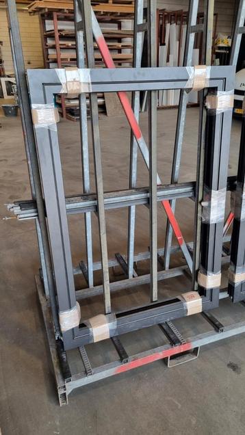 2 stuks nieuwe aluminium kozijnen draai-kiep kozijnen,HR+++ beschikbaar voor biedingen