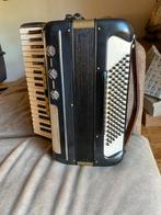 Accordeon 120 bassen Marinucci met koffer, Muziek en Instrumenten, Ophalen, Gebruikt, Toetsaccordeon, Met riemen