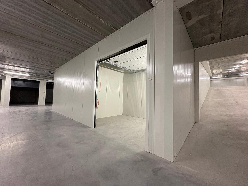 Ruime opslagruimte Waddinxveen te huur, veilig & hoog