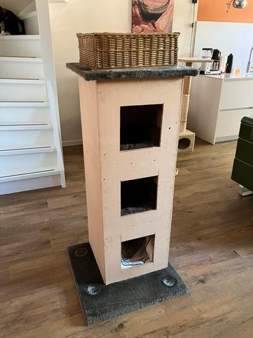 Kattentoren / krabtoren / kattenflat / krabpaal beschikbaar voor biedingen