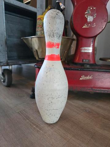 Vintage doorleefde originele Bowling pin €12.50  beschikbaar voor biedingen