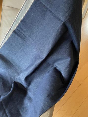 Nieuwe lap zware denim, niet rekbaar. beschikbaar voor biedingen