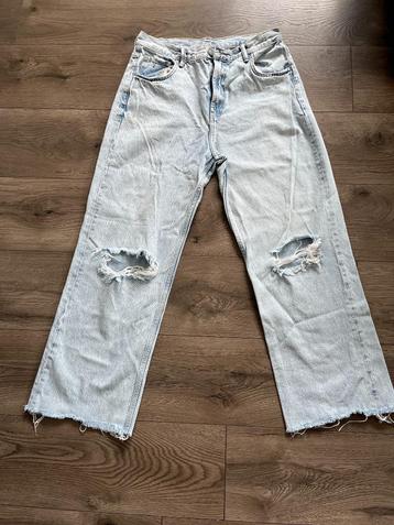 Spijkerbroek met gaten, maat 38 / 40 waist 32 beschikbaar voor biedingen